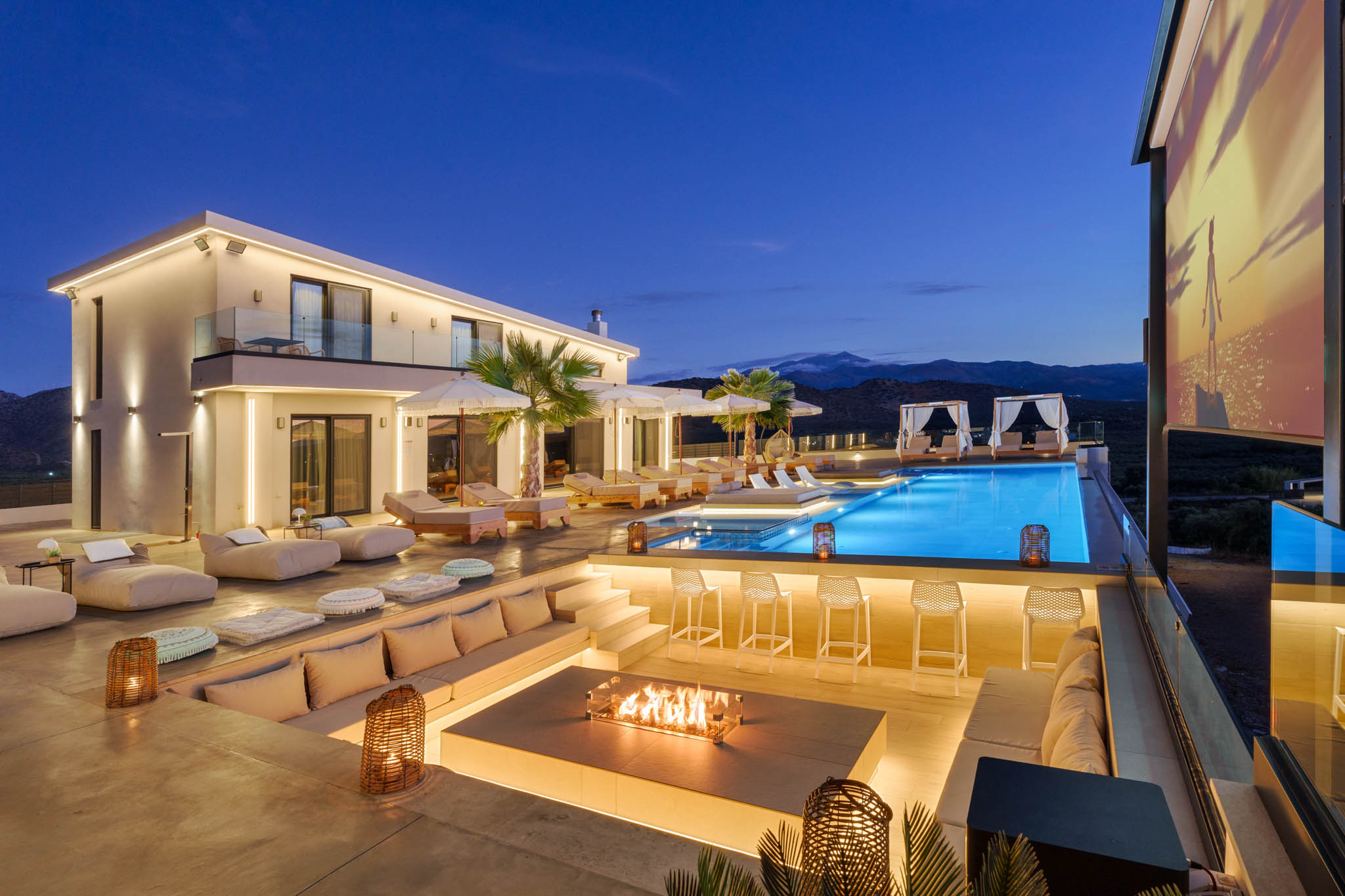 Outdoor Fire Pit Lounge